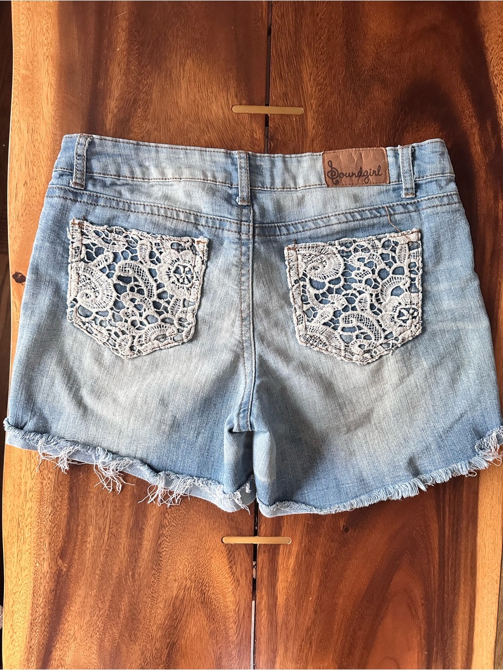 Soundgirl Light Wash Denim Shorts Crochet Lace Pockets Distressed Women’s 11